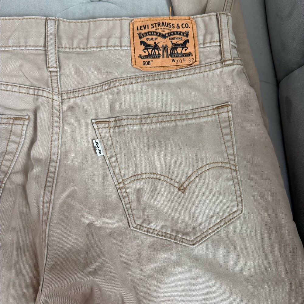 Levi’s 30x32 mens khaki pants